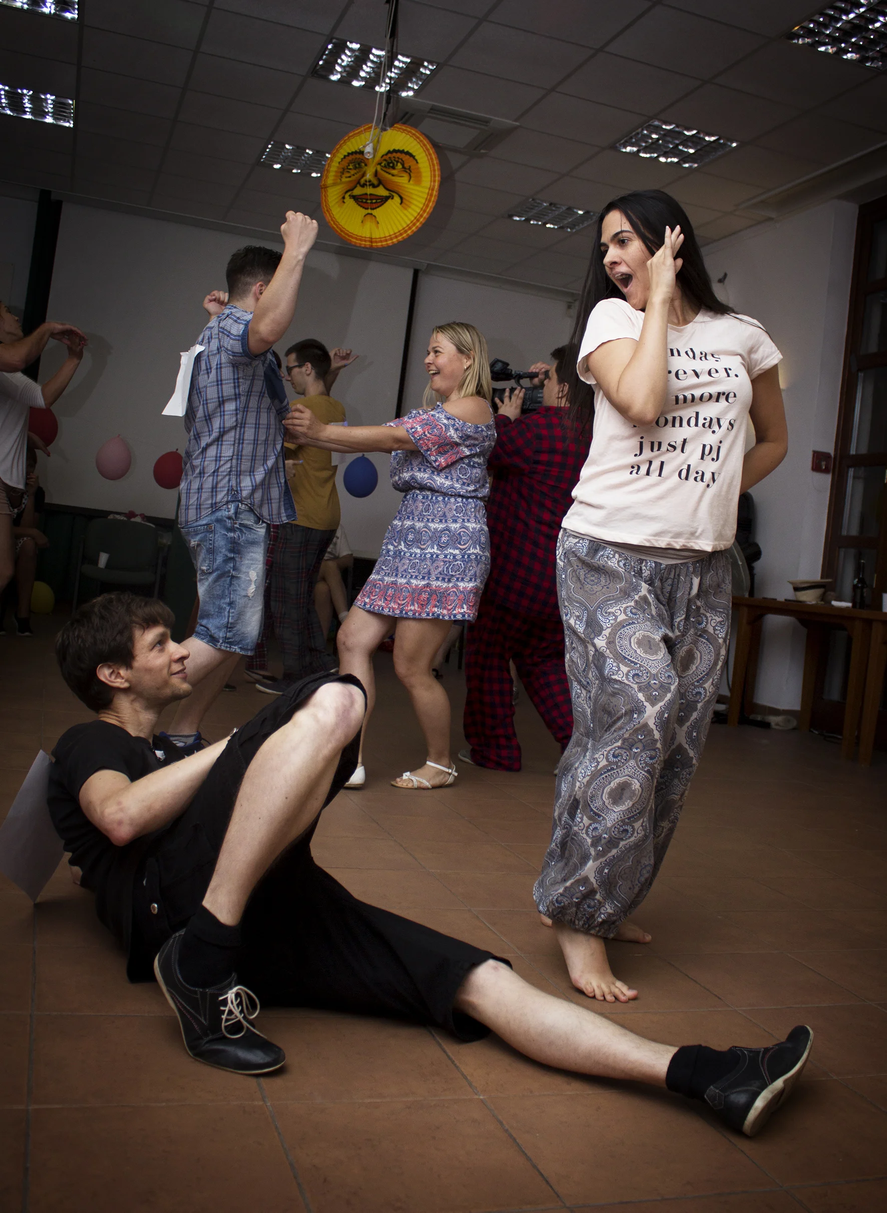 Játékos pillanat a Salsa Revolution táborában