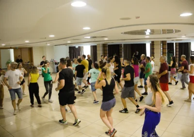 Közös salsa óra a Salsa Revolution 2025-ös nyári táborában